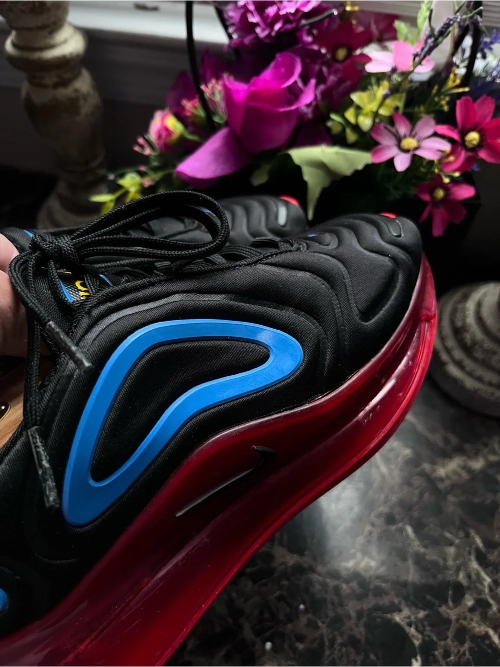 Nike AirMax 720 Streetwear/Lifestyle  Athletic Shoes  Size 4 Youth/5.5 Women